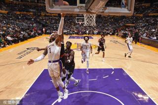 通过媒体辩 通过媒体辩